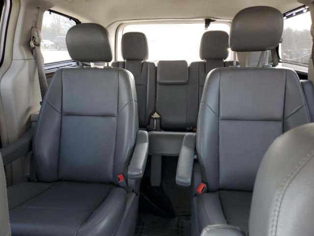 2011 Volkswagen Routan SE