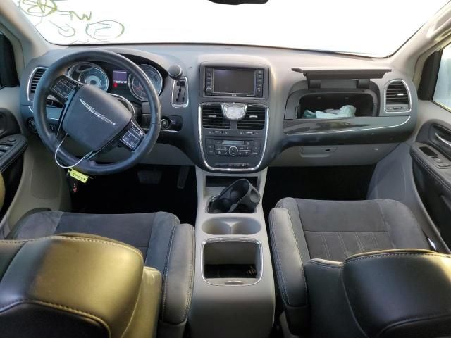 2014 Chrysler Town & Country Touring L