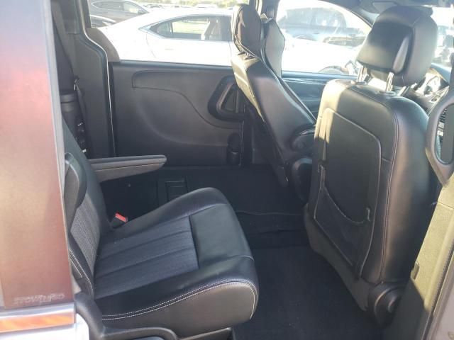 2014 Chrysler Town & Country S