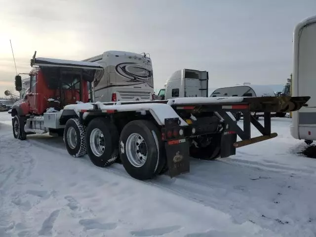 2018 Mack 700 GU700