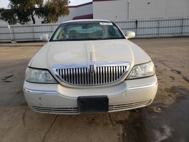 2005 Lincoln Town Car Signature