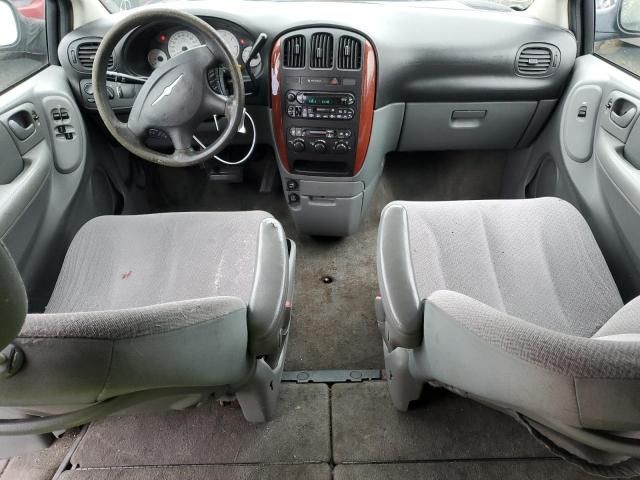 2006 Chrysler Town & Country LX