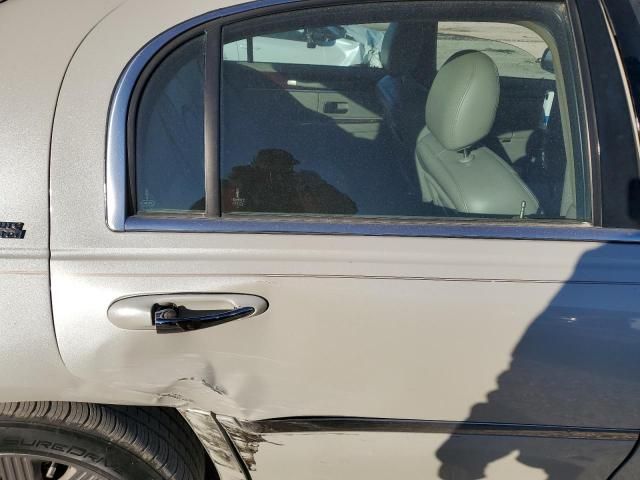 2005 Lincoln Town Car Signature Limited