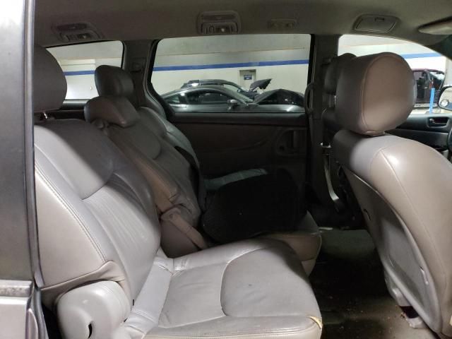 2004 Toyota Sienna CE