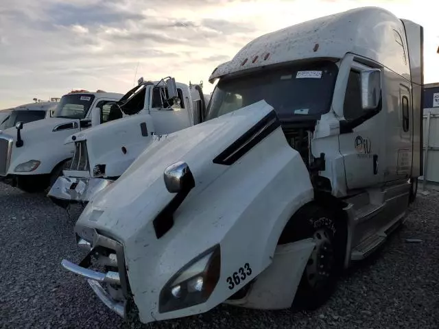 2022 Freightliner Cascadia 126