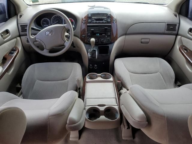 2004 Toyota Sienna CE