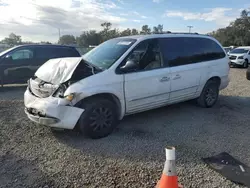 Chrysler Vehiculos salvage en venta: 2002 Chrysler Town & Country LXI