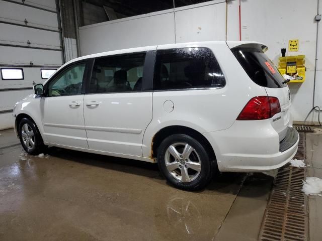 2010 Volkswagen Routan SE