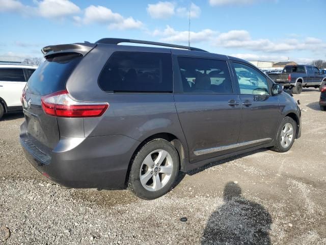 2019 Toyota Sienna LE