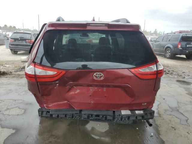 2018 Toyota Sienna LE