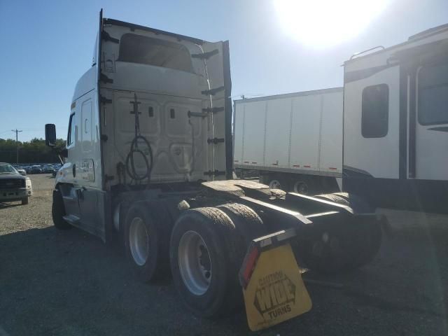 2018 Freightliner Cascadia 113