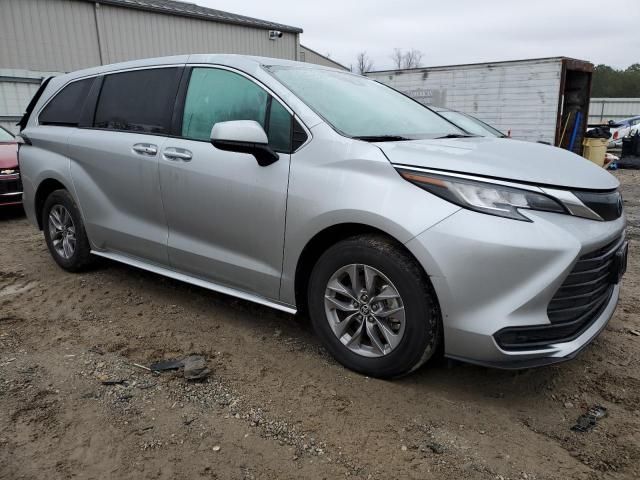 2023 Toyota Sienna LE