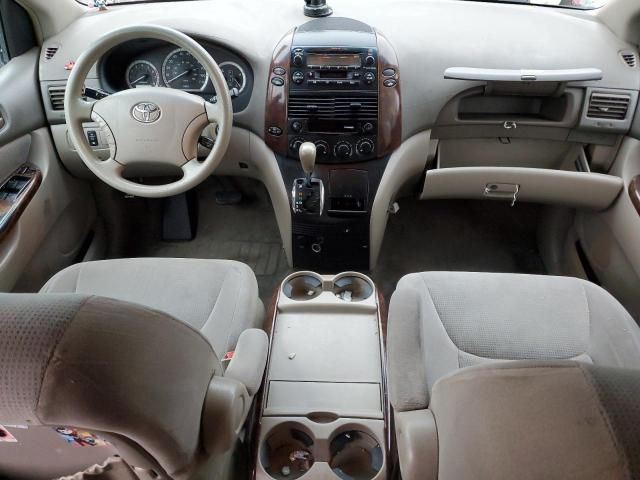 2004 Toyota Sienna CE