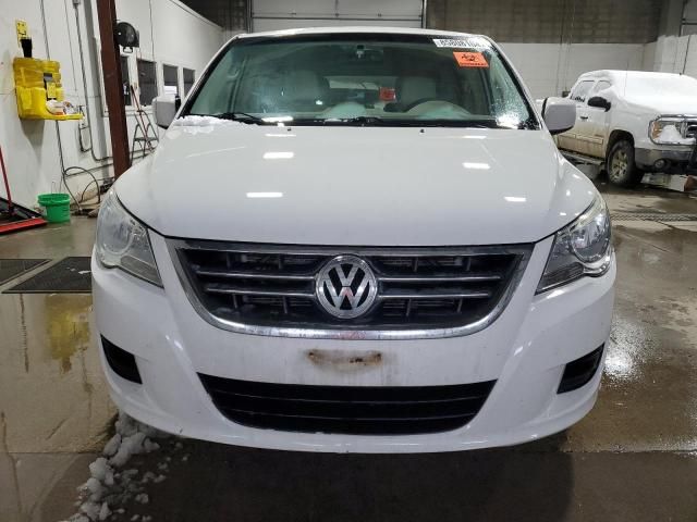 2010 Volkswagen Routan SE