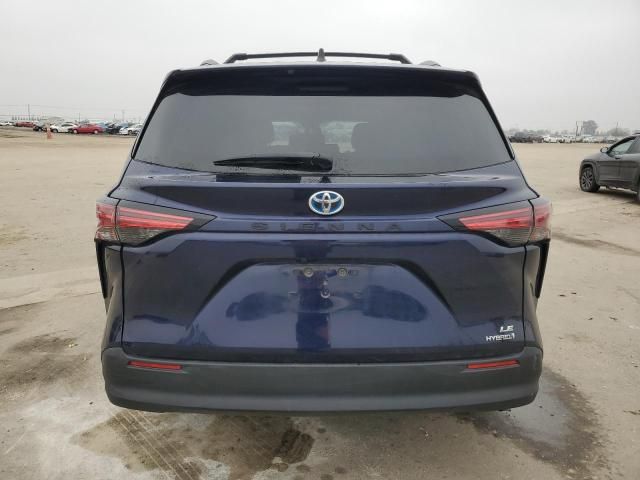 2022 Toyota Sienna LE