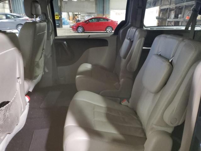 2014 Chrysler Town & Country Touring L