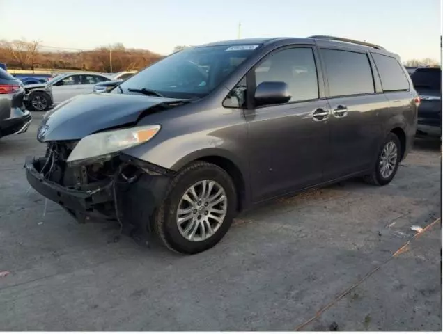 2011 Toyota Sienna XLE