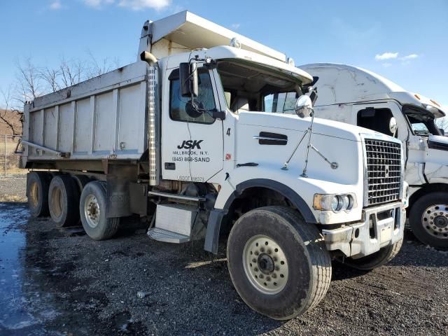 2005 Volvo VHD