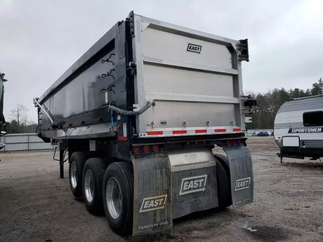 2025 East Manufacturing Trailer