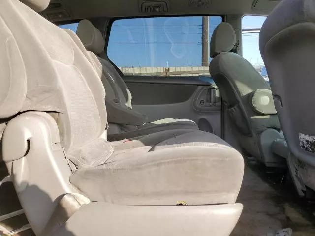 2005 Toyota Sienna CE