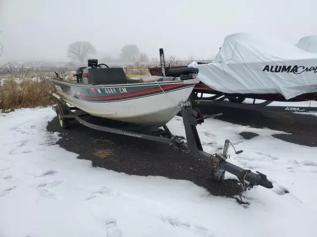 1990 Tracker Boat