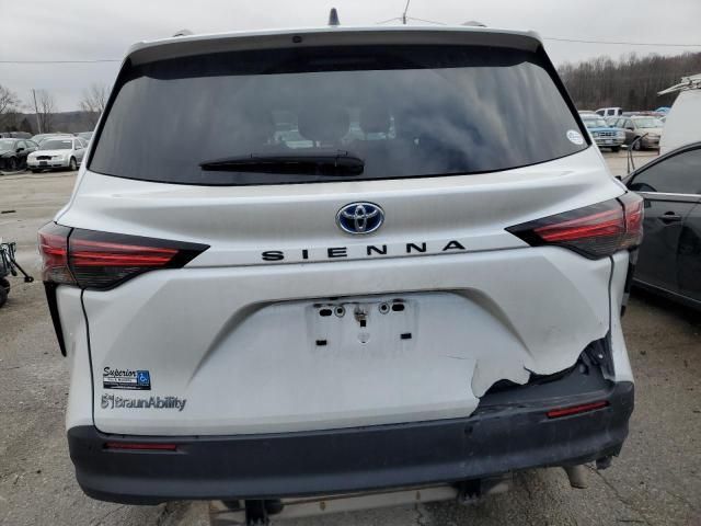 2022 Toyota Sienna XLE