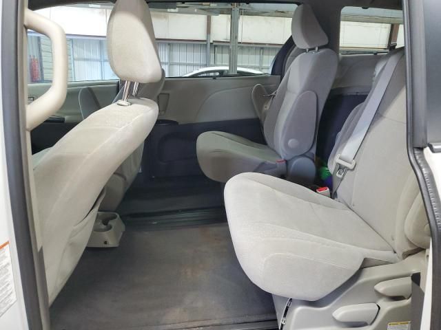 2016 Toyota Sienna LE