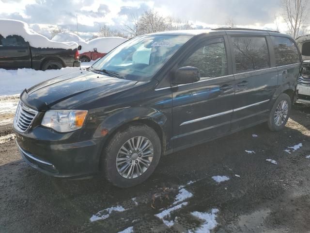 2016 Chrysler Town & Country Touring L