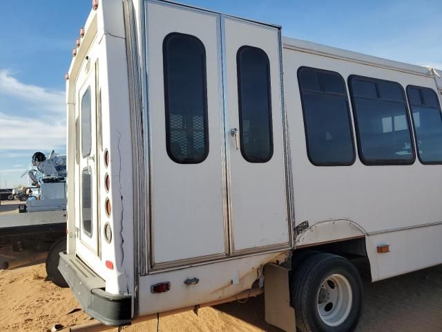 2018 Ford Econoline E350 Super Duty Cutaway Van