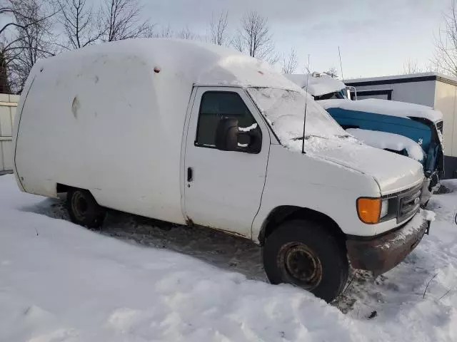 2004 Ford Econoline E350 Super Duty Cutaway Van