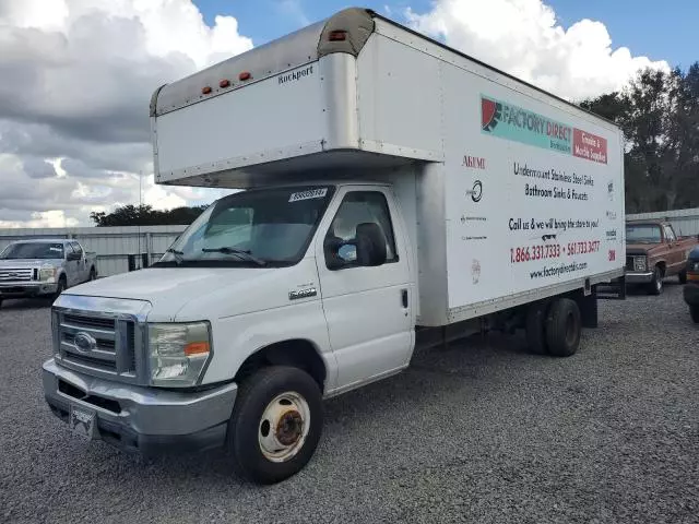 2013 Ford Econoline E450 Super Duty Cutaway Van