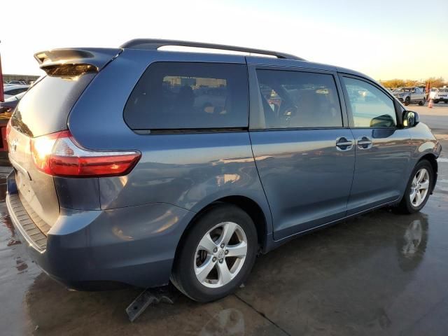 2017 Toyota Sienna LE