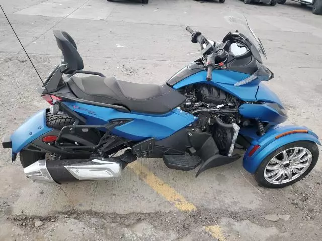 2015 Can-Am Spyder Roadster ST