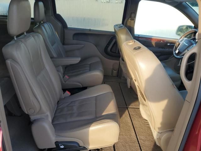 2012 Chrysler Town & Country Touring L