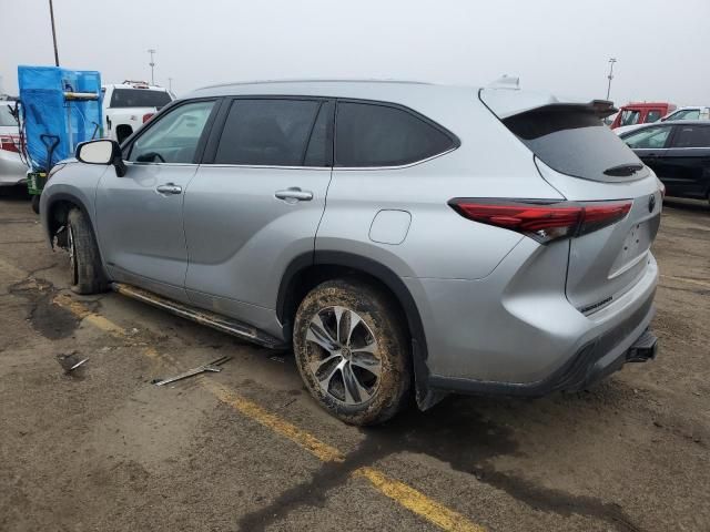 2022 Toyota Highlander Hybrid XLE