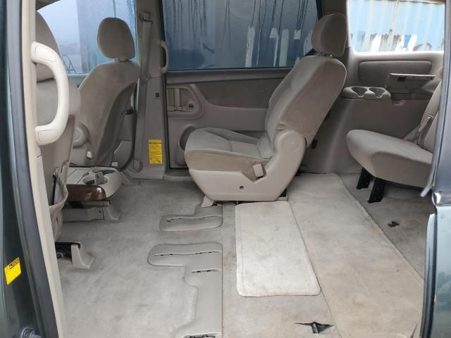 2004 Toyota Sienna CE