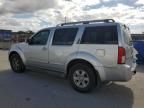 2005 Nissan Pathfinder LE