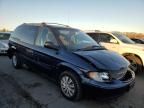 2004 Chrysler Town & Country LX