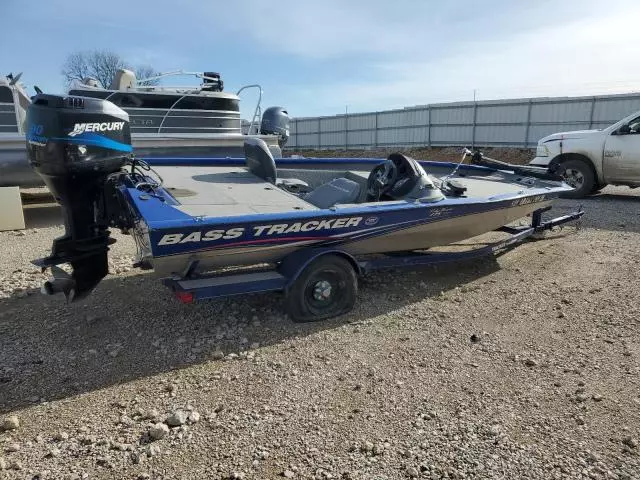 2009 Tracker Boat