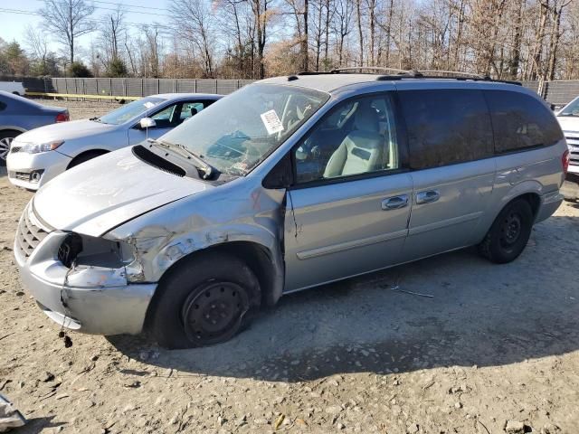 2005 Chrysler Town & Country LX