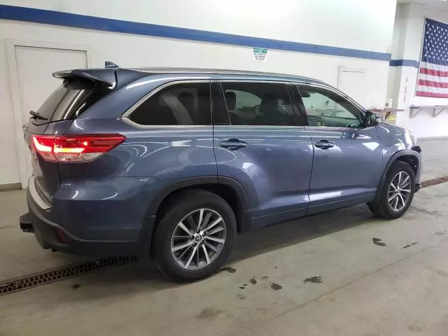 2017 Toyota Highlander SE