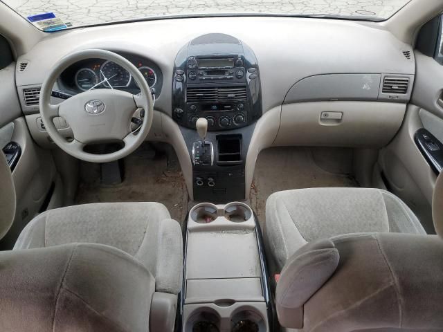 2004 Toyota Sienna CE