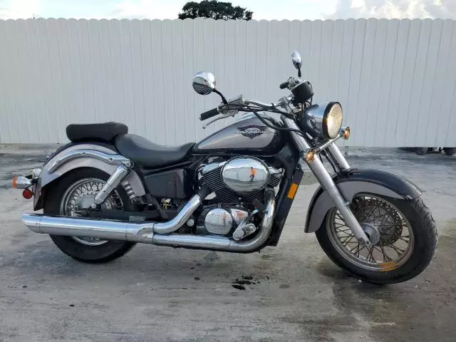 2000 Honda VT750 CD2