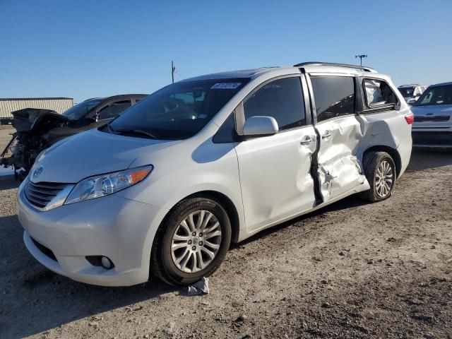 2017 Toyota Sienna XLE