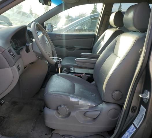 2004 Toyota Sienna CE