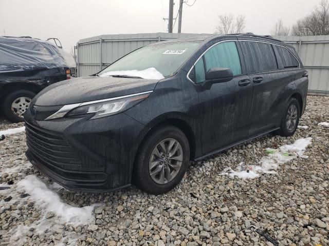 2022 Toyota Sienna LE