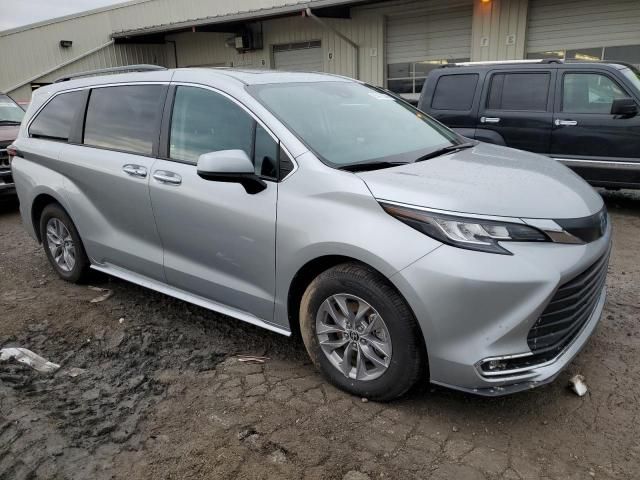 2022 Toyota Sienna XLE