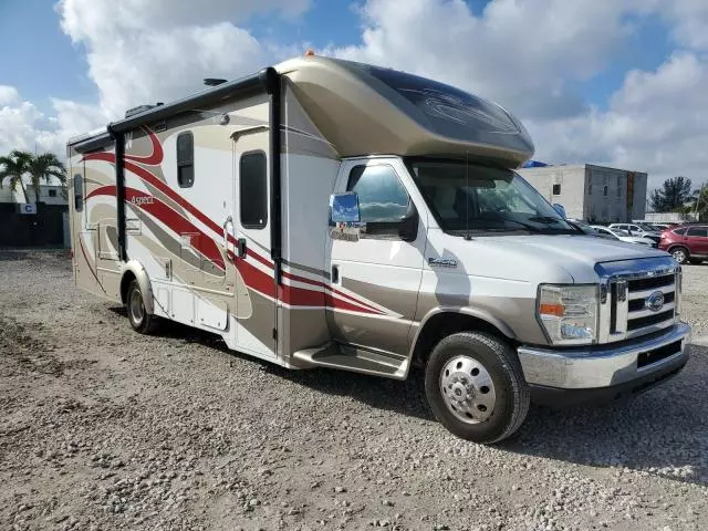 2013 Ford Econoline E450 Super Duty Cutaway Van