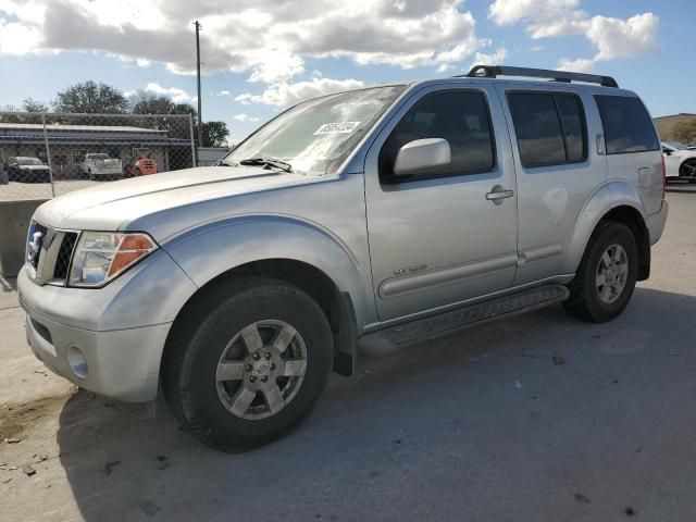 2005 Nissan Pathfinder LE