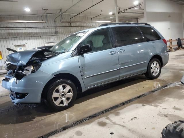 2005 Toyota Sienna CE